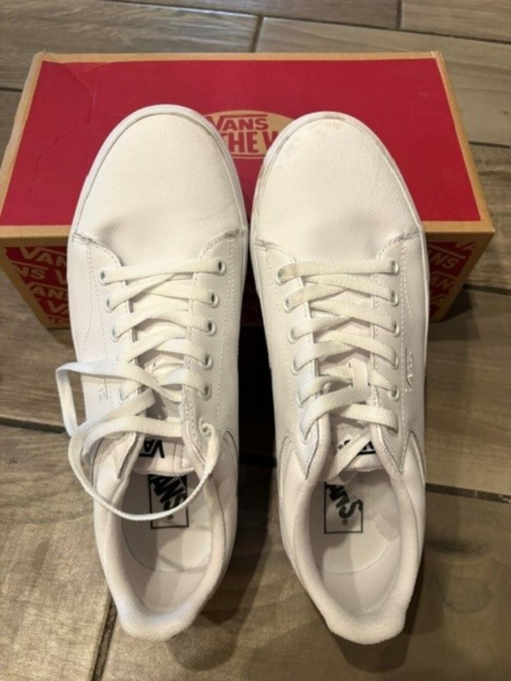 Men's "Seldan" White Vans Sneaker, Leather upper, Only worn 3 times